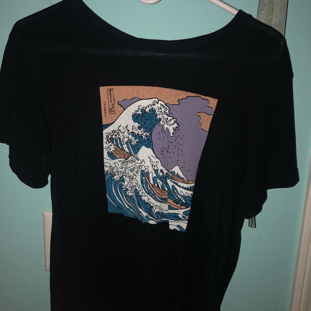 Size Medium Wave tee from Pacsun
